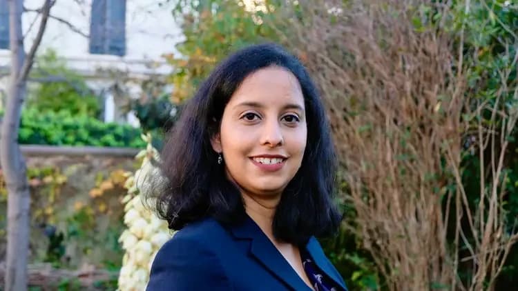 Sonali, certified tour guide in Paris and Odybook co-founder